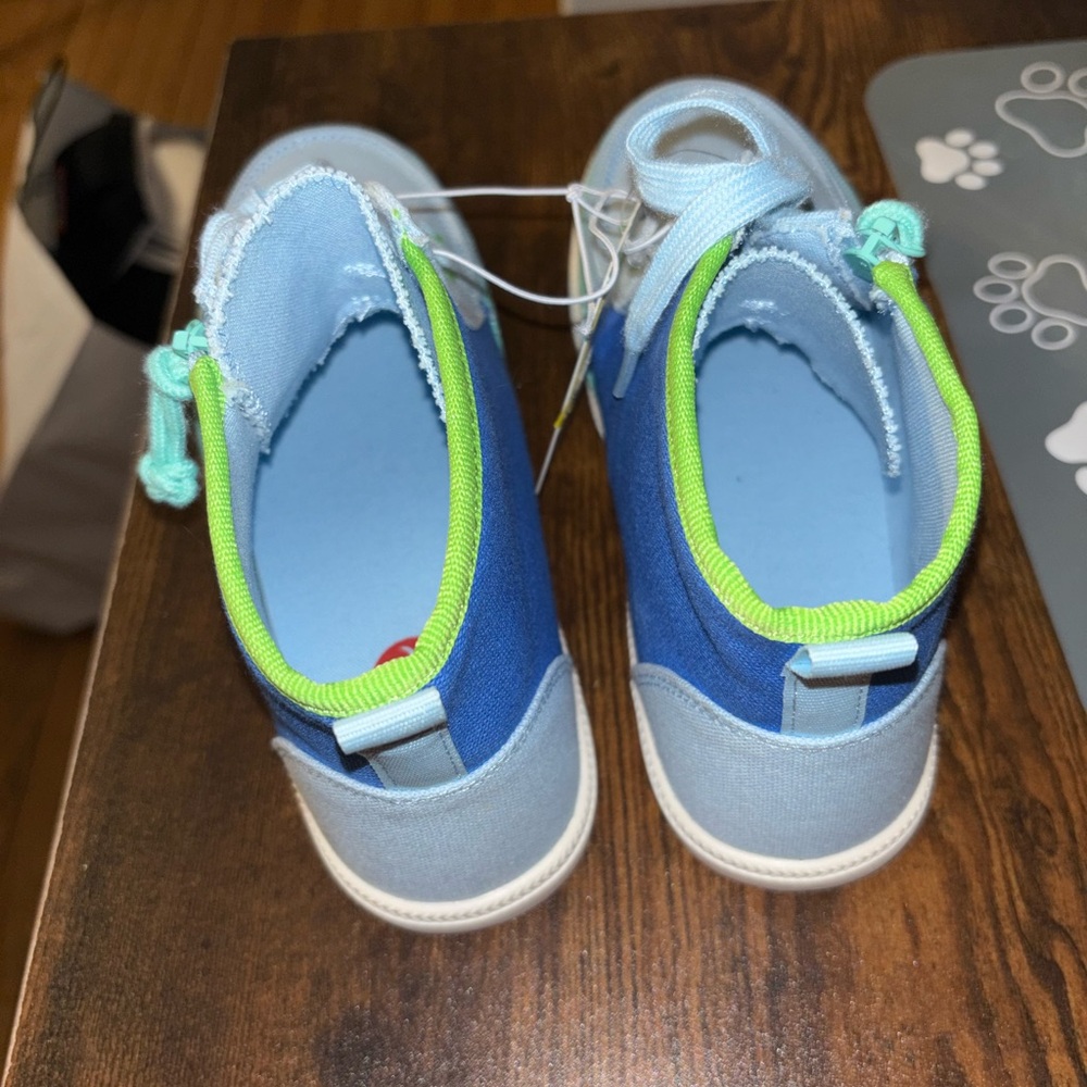 NEW Kids High-Top Sneakers - Picture 6 of 7